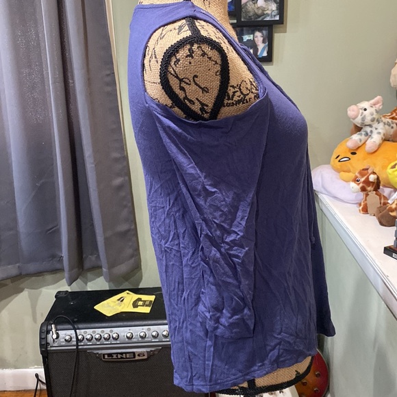 Cold shoulder top - Picture 3 of 4